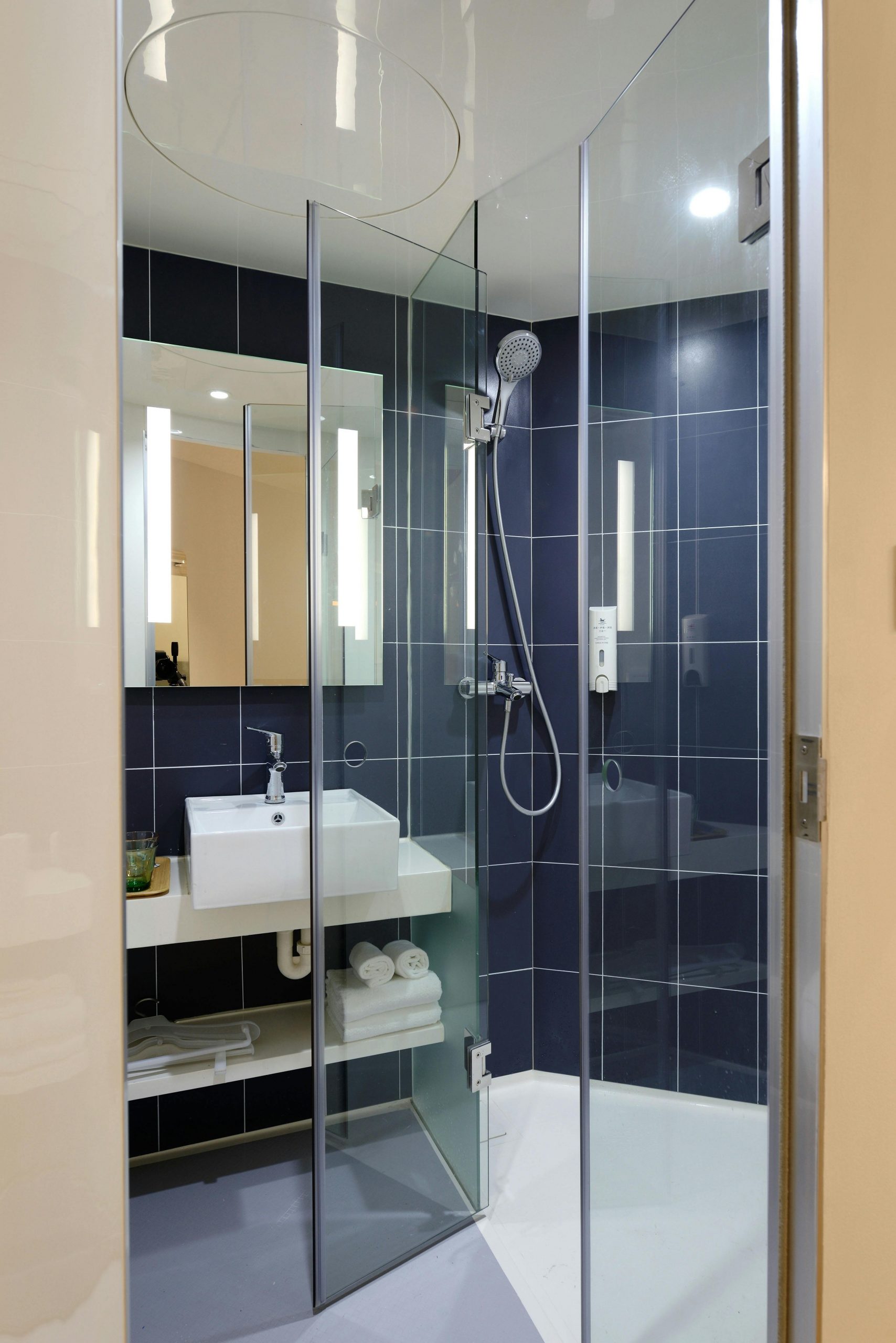 Reforma de baño pequeño en Barcelona con distribución optimizada